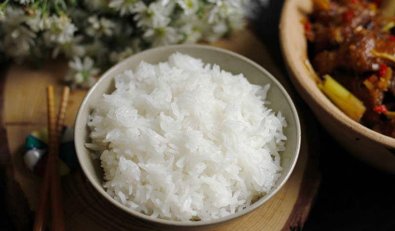 Ăn yến mạch thay cơm có tốt không? Khi giảm cân có thể ăn yến mạch thay cơm hoặc xen kẽ với cơm